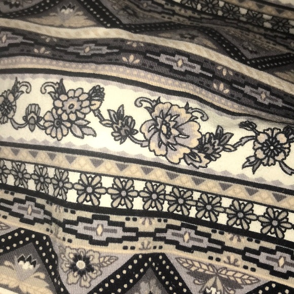 💕 Tribal print crop top 💕 - Picture 4 of 4